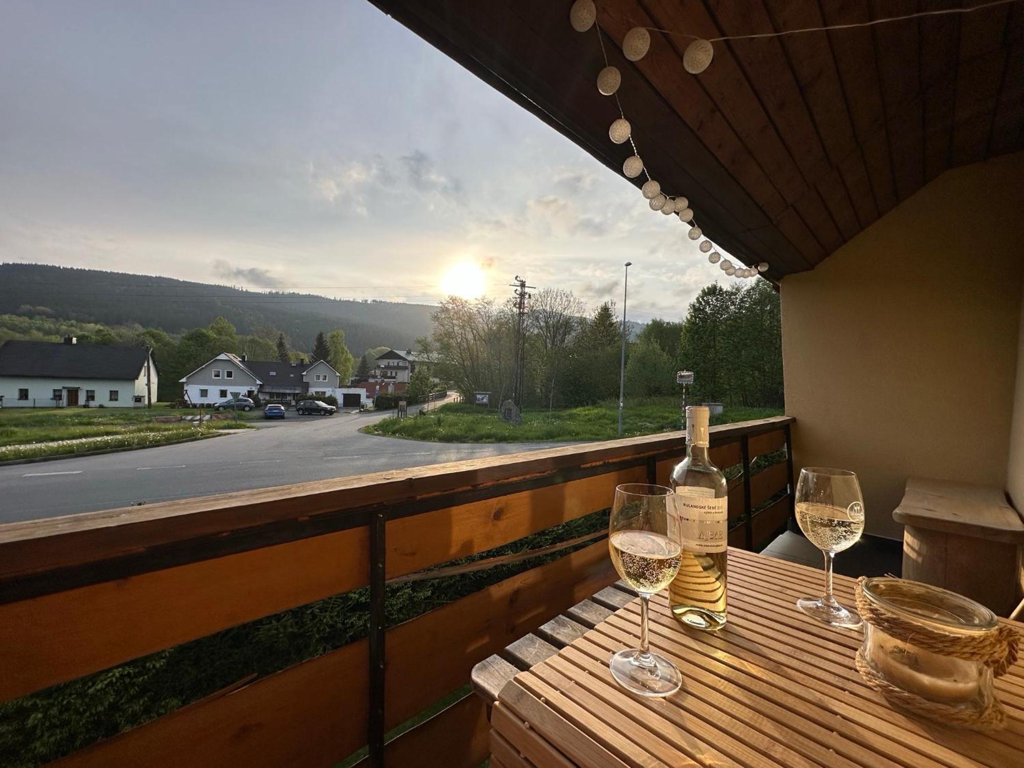 Apartman S Vyhledem Na Jezerni Stenu Železná Ruda Dış mekan fotoğraf